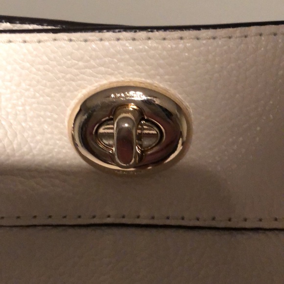Coach turn lock purse - Picture 4 of 16